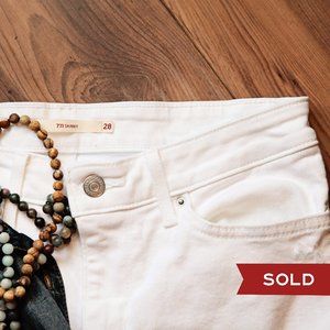 SOLD!!!>>LEVI White skinny jeans